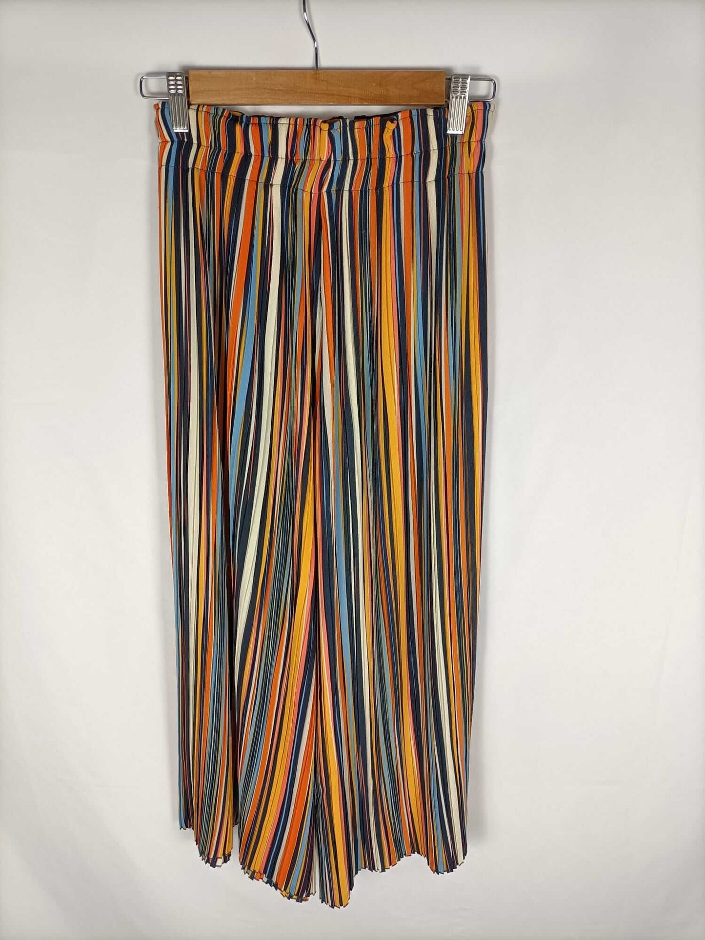 BERSHKA .Pantalón culotte rayas T.s