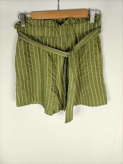 OTRAS. Shorts verde rayas T.xl