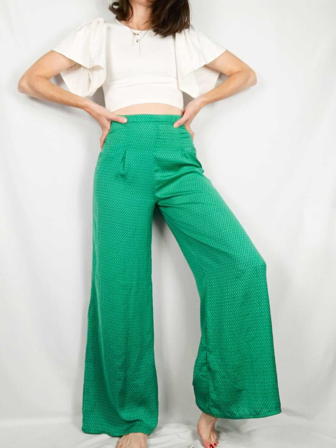 ZARA. Pantalones verdes T.s