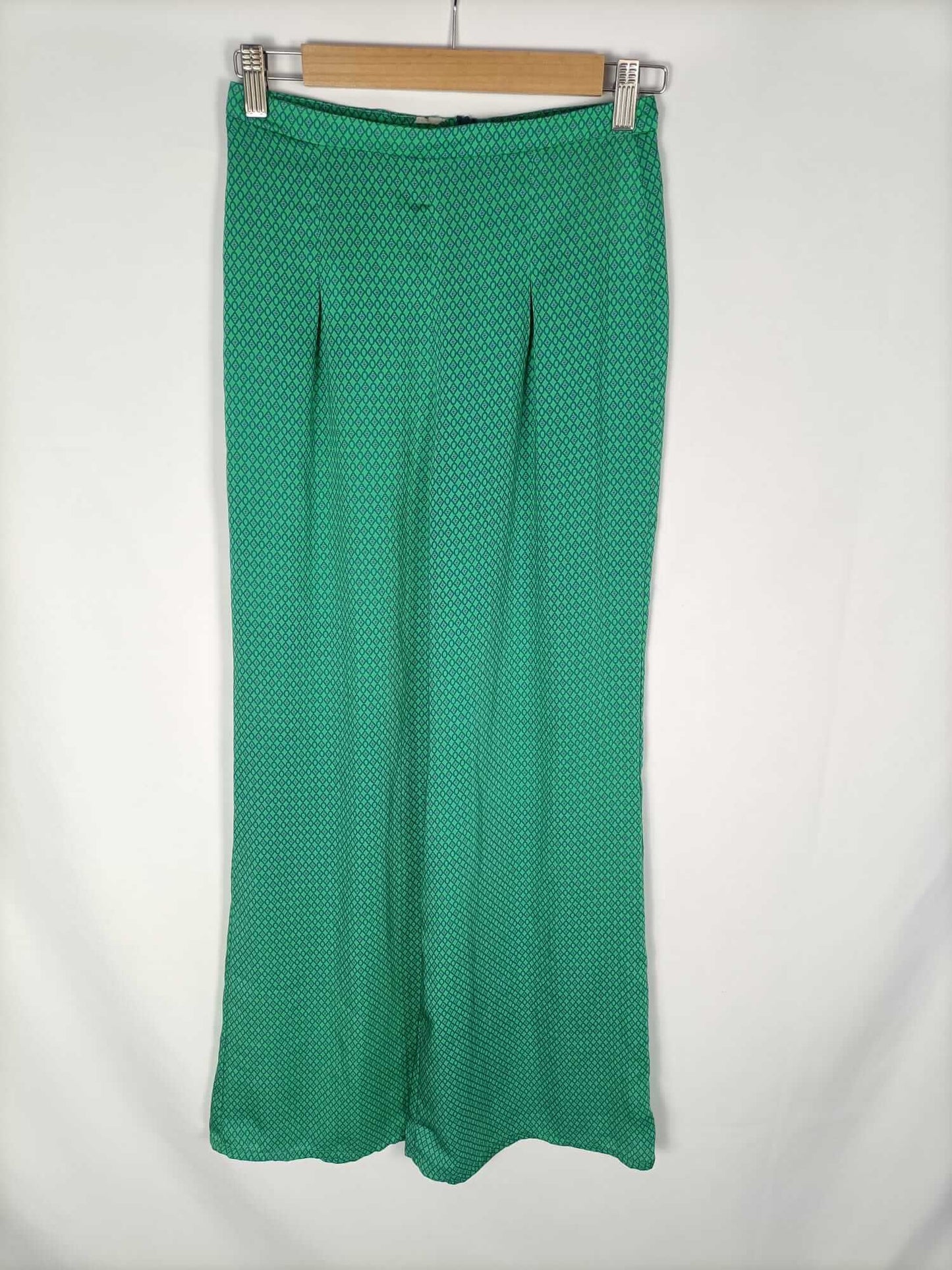ZARA. Pantalones verdes T.s