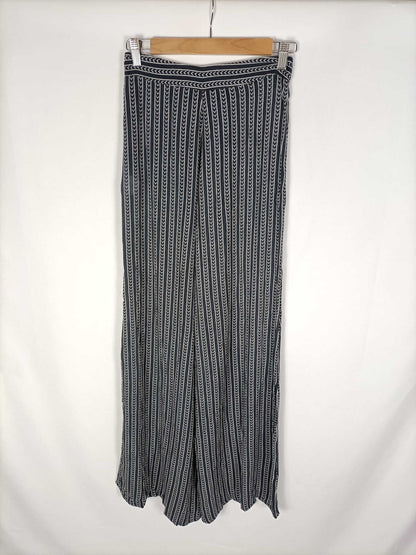 PULL & BEAR. Pantalones anchos T.s