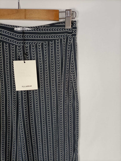 PULL & BEAR. Pantalones anchos T.s