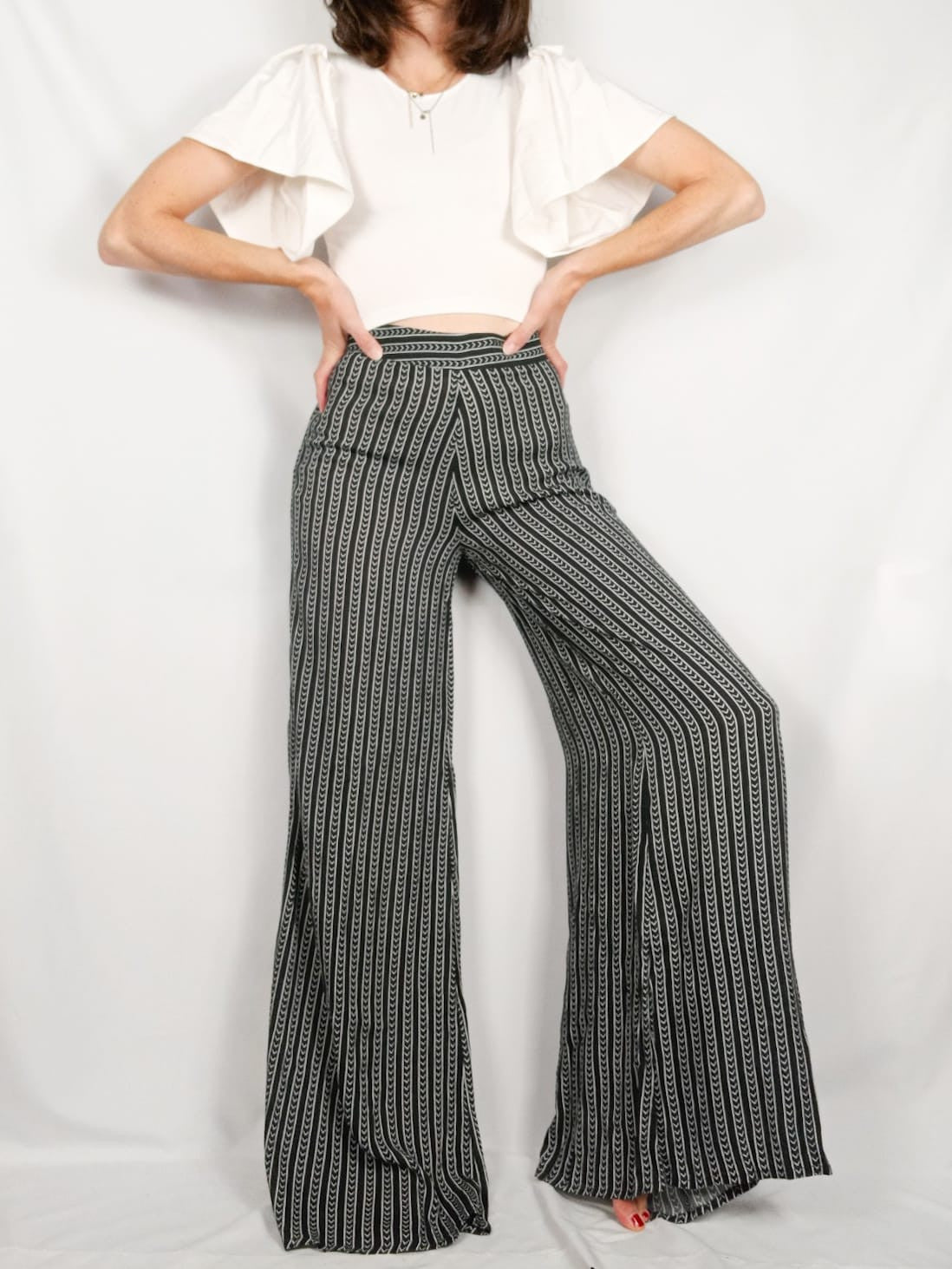 PULL & BEAR. Pantalones anchos T.s