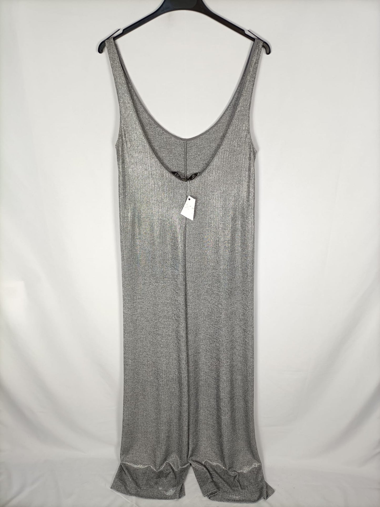 ZARA. Mono largo plateado T.xs