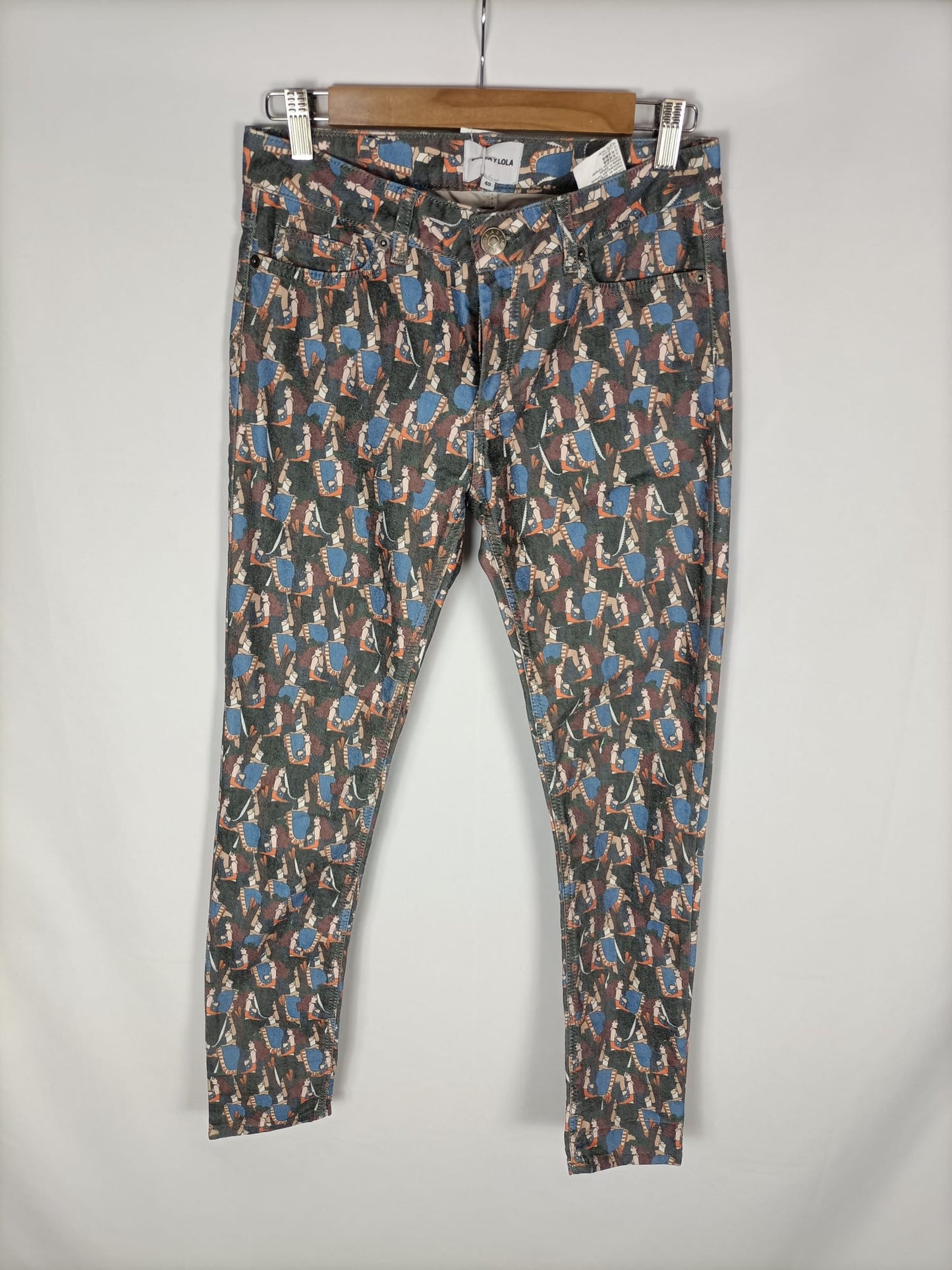 BIMBA Y LOLA. Pantalones estampados