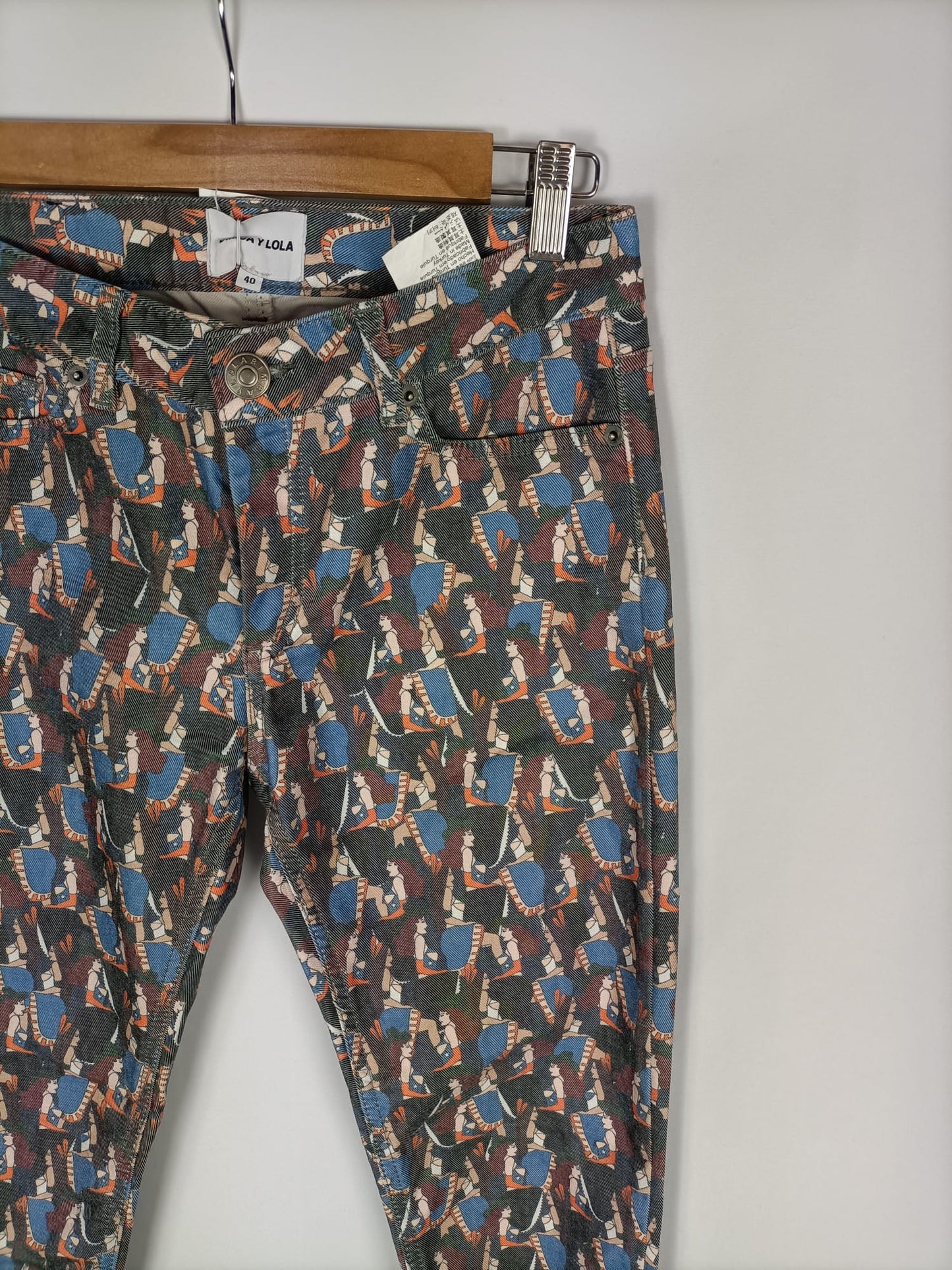 BIMBA Y LOLA. Pantalones estampados