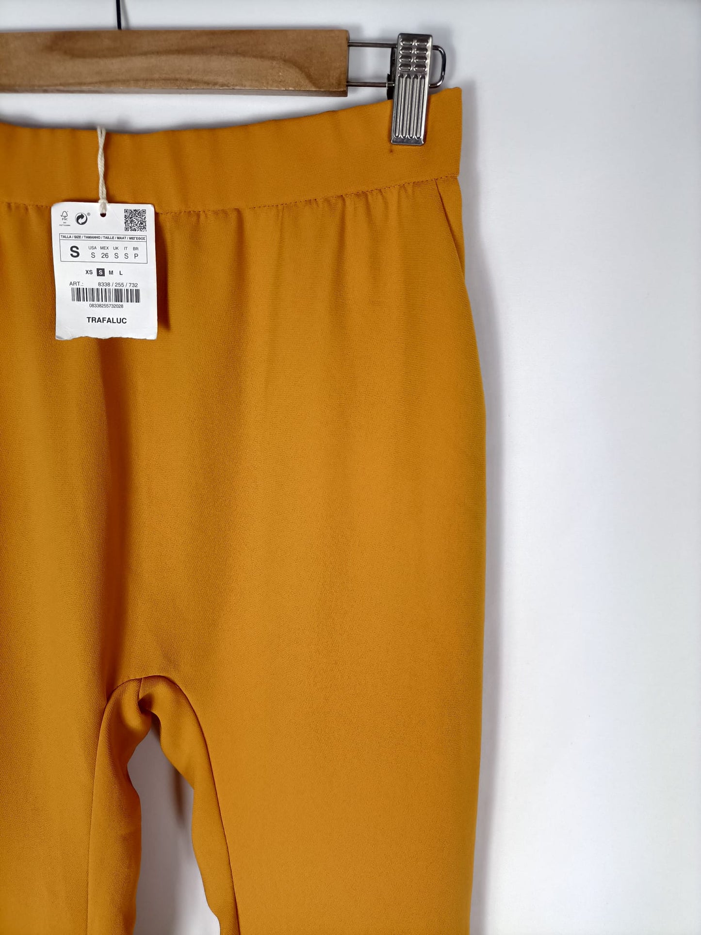 ZARA. Pantalón fluido mostaza T.s