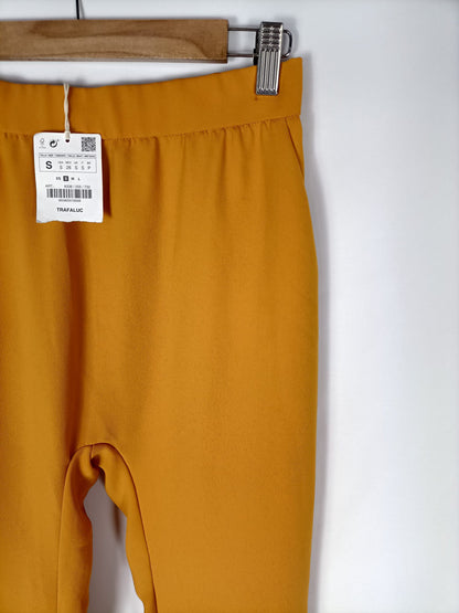 ZARA. Pantalón fluido mostaza T.s