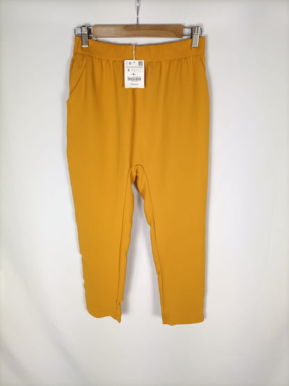 ZARA. Pantalón fluido mostaza T.s