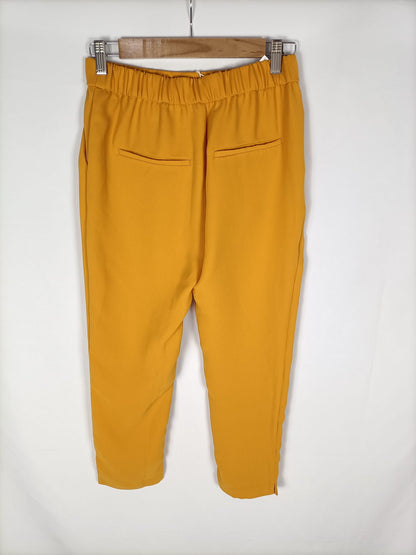 ZARA. Pantalón fluido mostaza T.s
