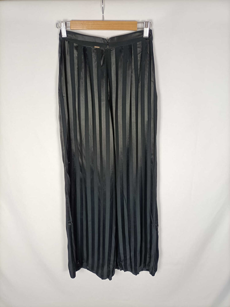 SILVIAN HEACH.Pantalones negros rayas monocolor T.38