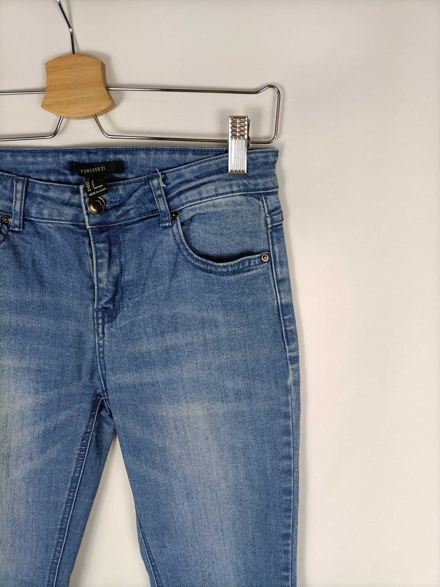 FOREVER21.Vaqueros bajos deshilachados. T.36/38