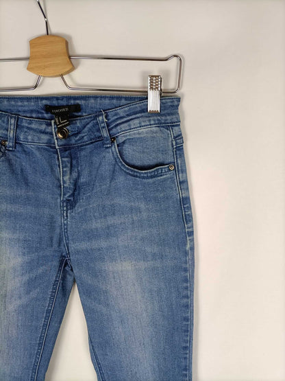 FOREVER21.Vaqueros bajos deshilachados. T.36/38