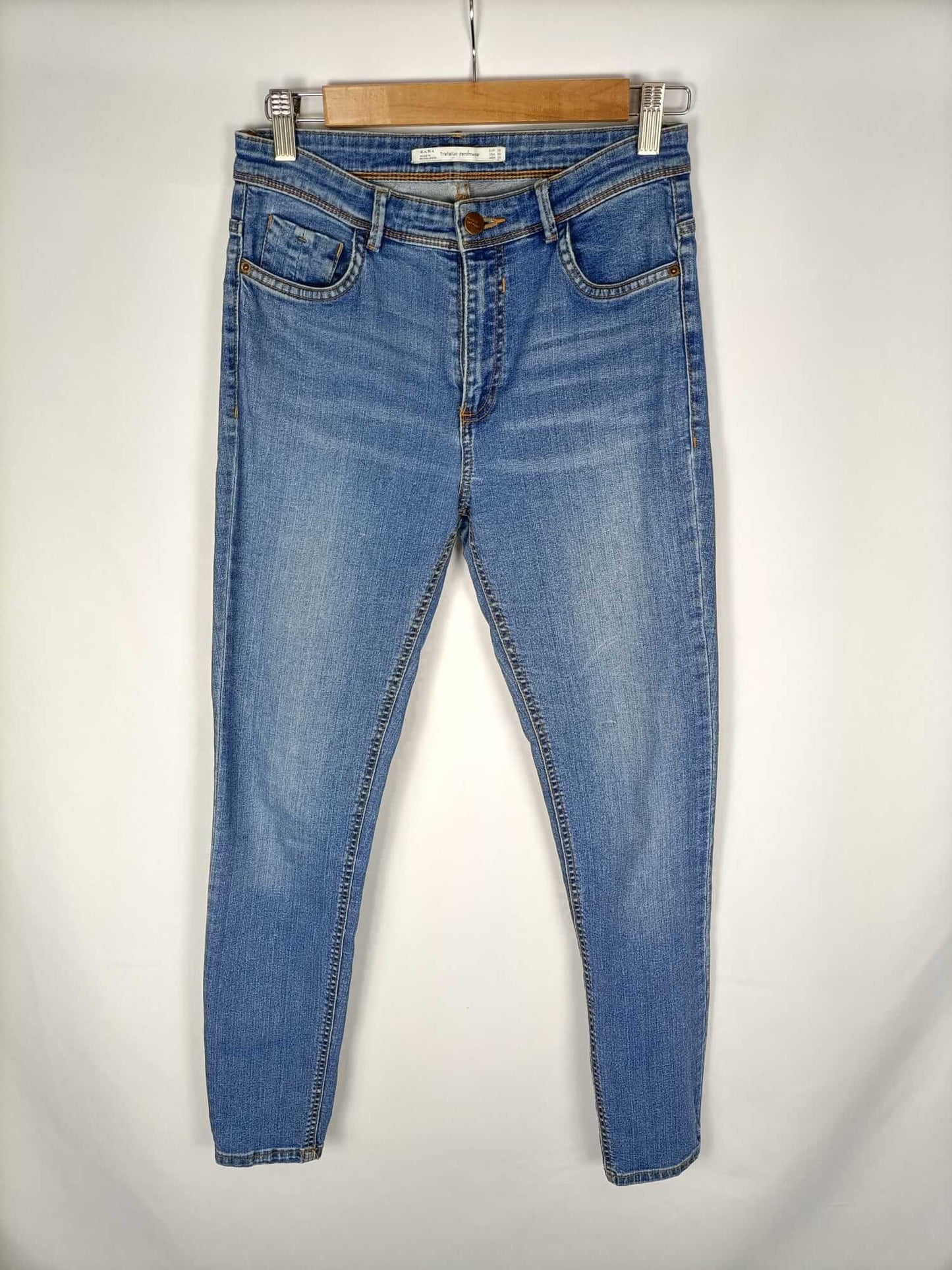 ZARA.Vaqueros claritos T.38