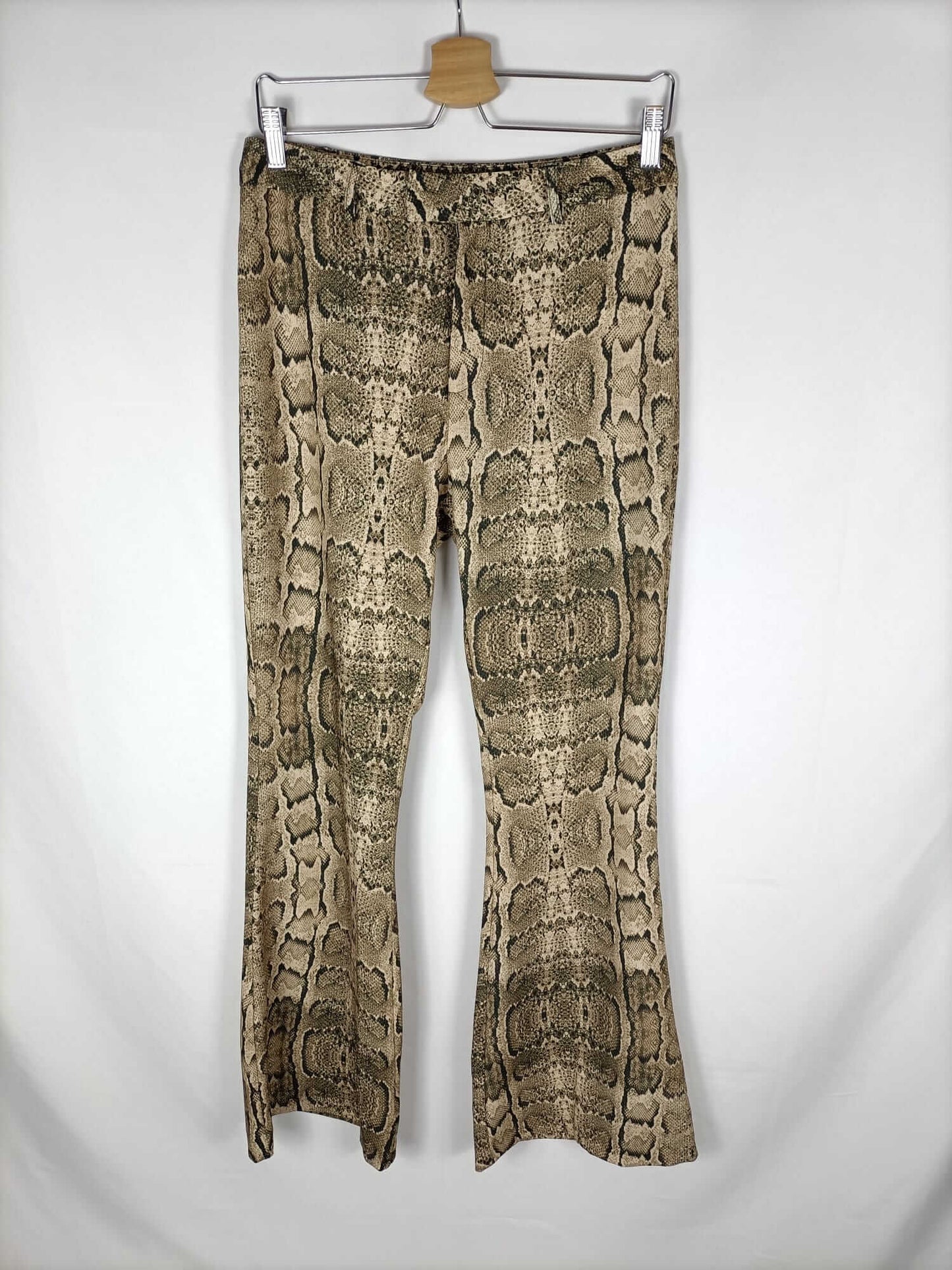 PULL&BEAR.Pantalón campana fluido T.L