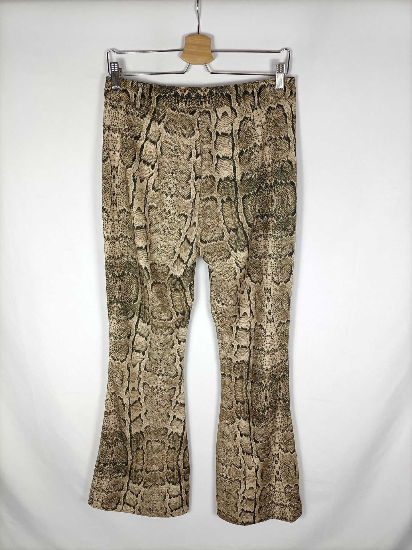 PULL&BEAR.Pantalón campana fluido T.L