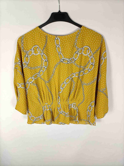 MANGO. Blusa amarilla cadenas T.m
