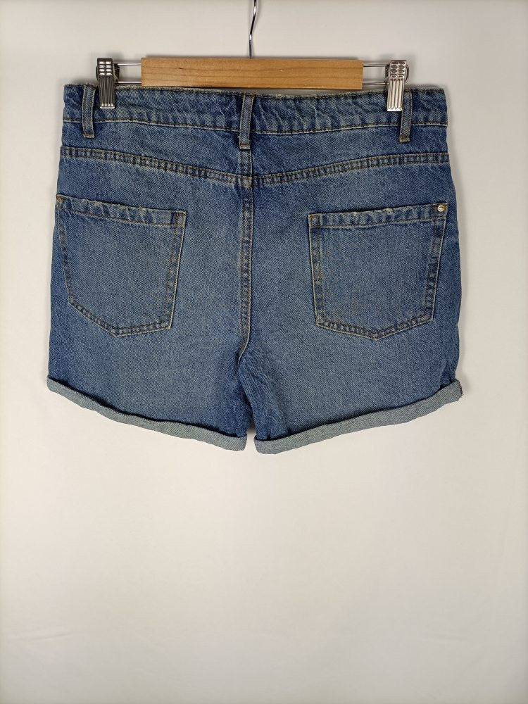 PRIMARK. Shorts rotos T.40