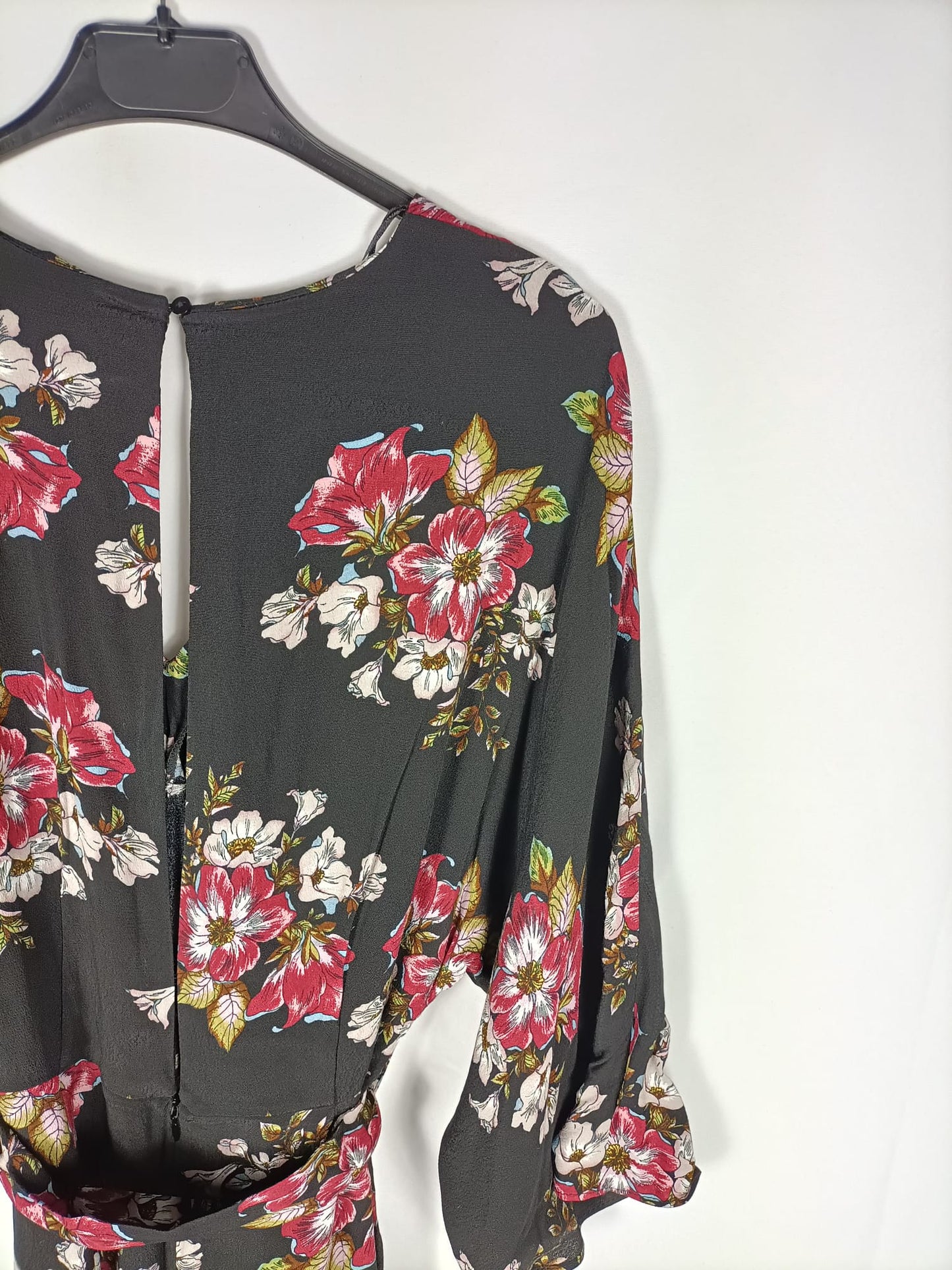 ZARA.Mono negro flores T.s