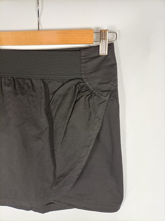 BERSHKA.Falda negra cruzada T.m