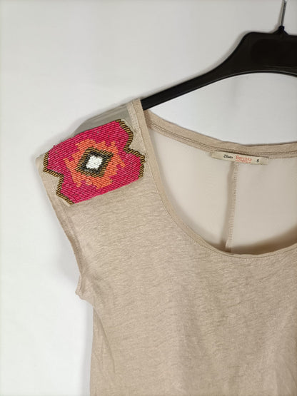 BERSHKA.Camiseta beige elástica T.s