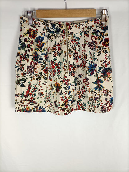 STRADIVARIUS. Falda beige flores T.38