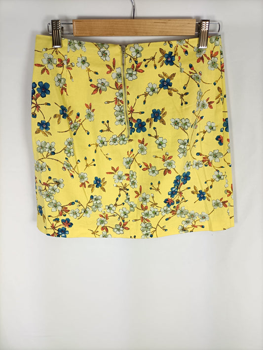 STRADIVARIUS. Falda amarillas T.36