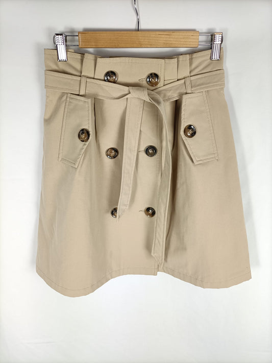 TRENDY. Falda corta botones beige T.s
