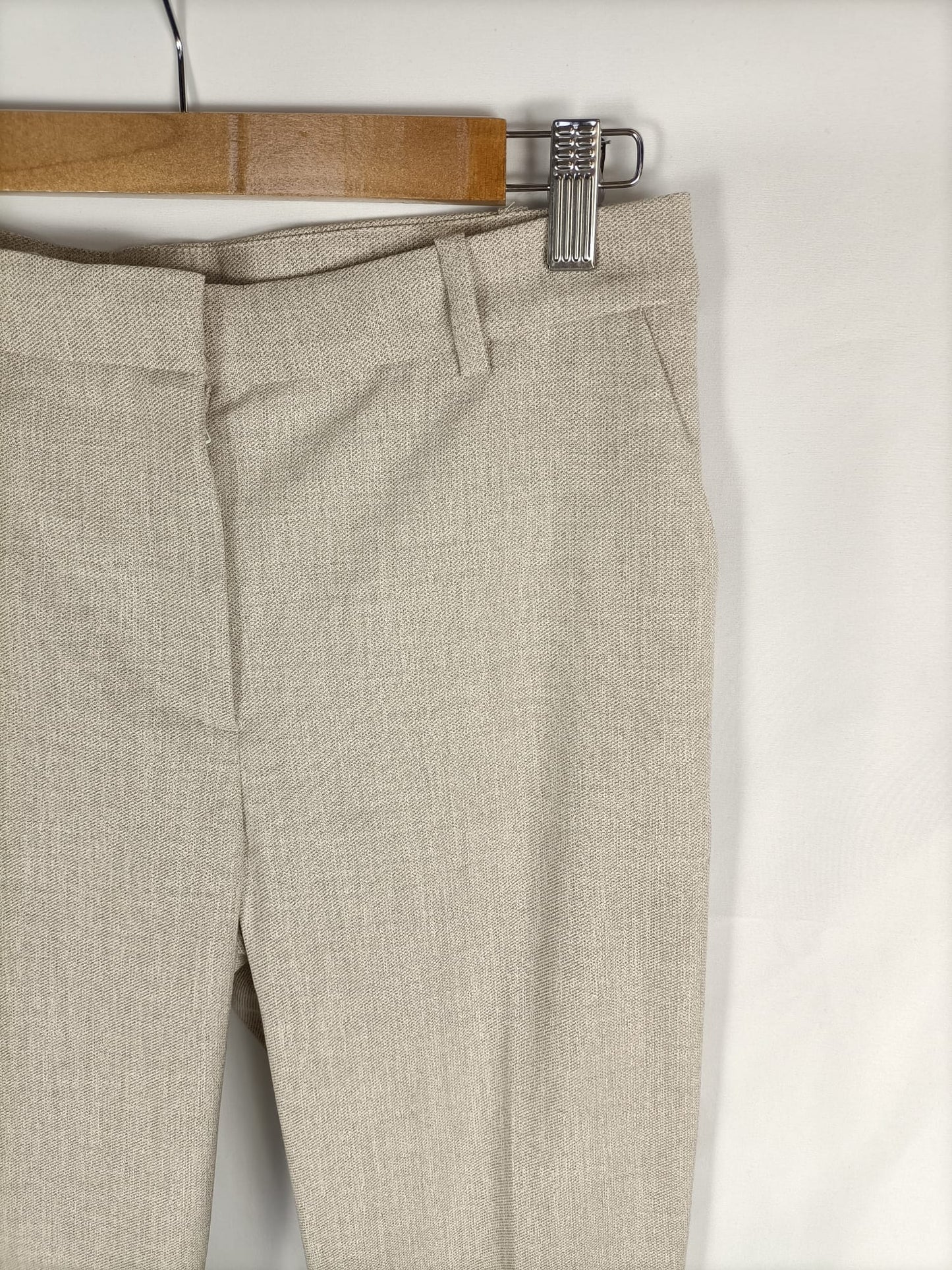 H&M. Pantalón fluido beige T.36