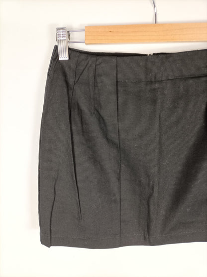 ZARA. Falda negra corta T.s