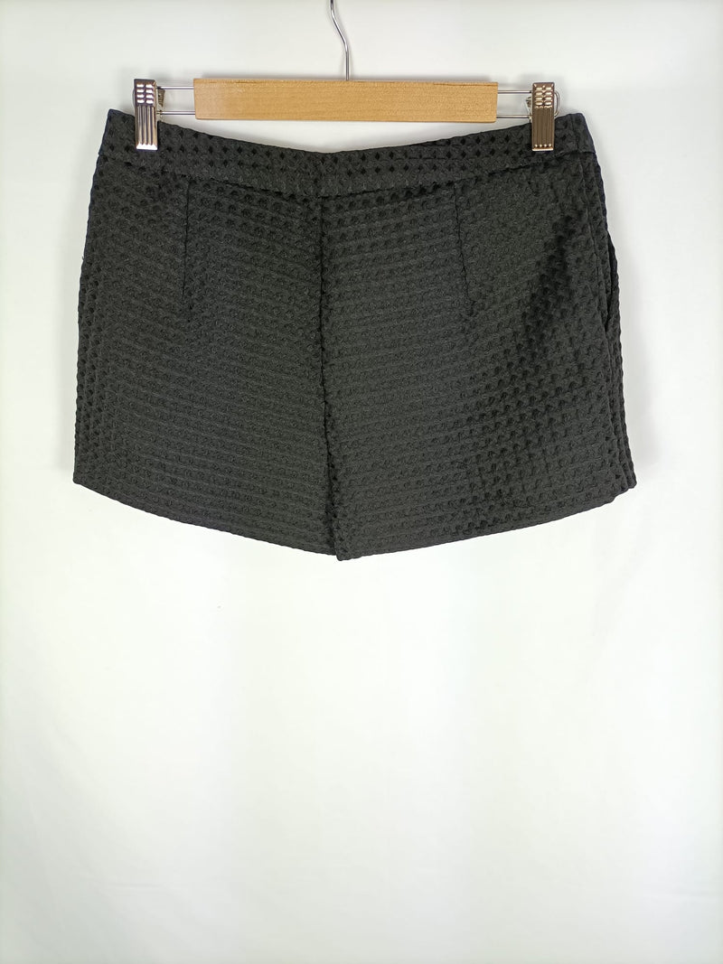 VILA CLOTHES. Shorts negros T.s