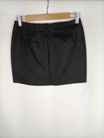 ZARA. Falda negra corta T.s