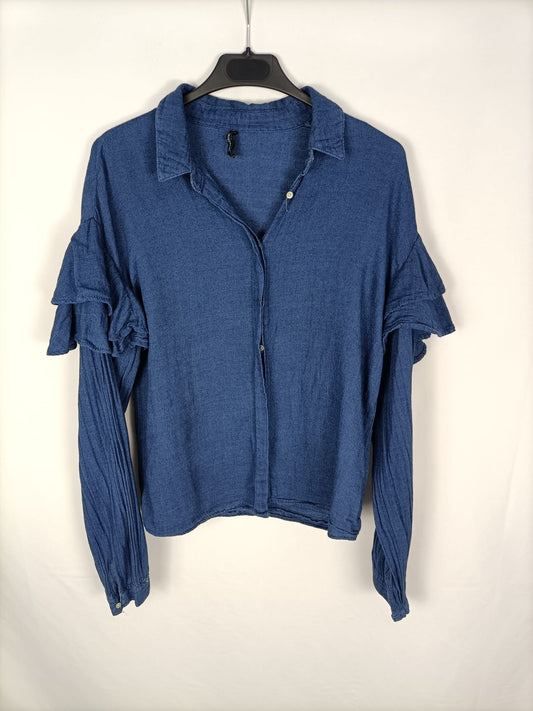 STRADIVARIUS. Blusa azul volantes T.m