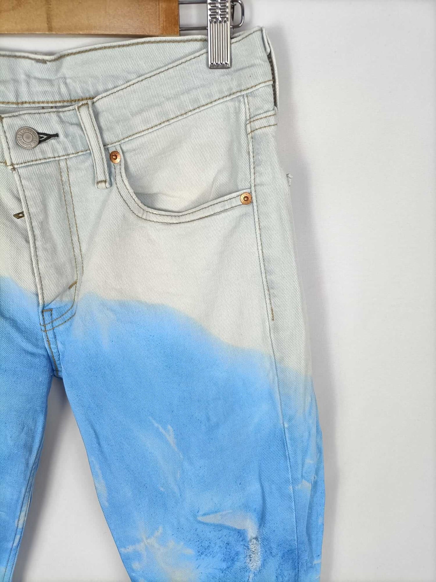 LEVI'S. Pantalón efecto desteñido T.38