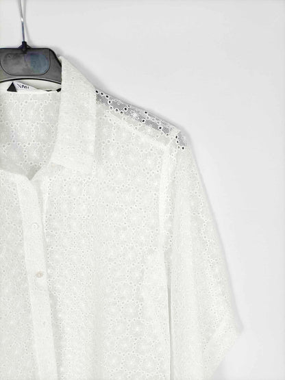 ZARA. Blusa encaje troquelada T.xs