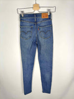 LEVI'S. Jeans clásicos pitillo T.32