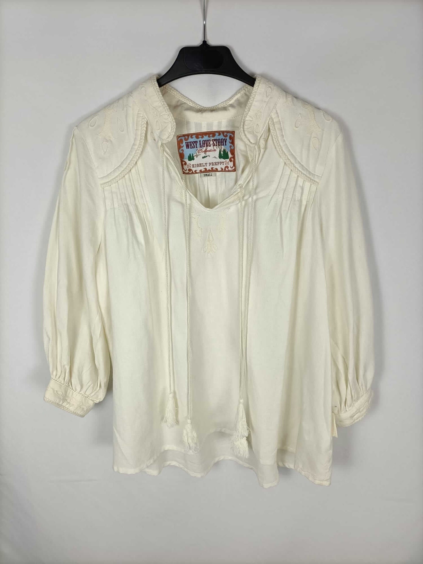WEST LOVE STORY. Blusa beige bordada T.s