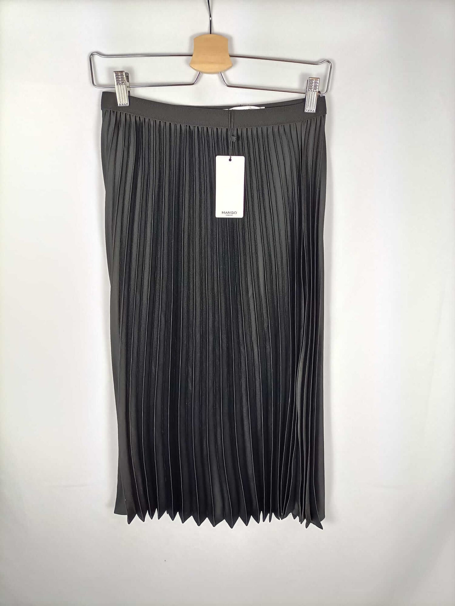 MANGO. Falda negra plidasa T.xs