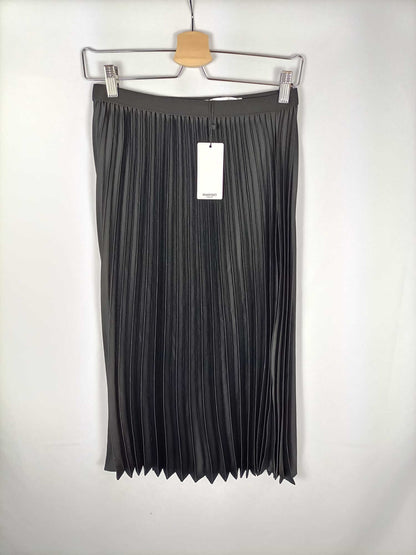 MANGO. Falda negra plidasa T.xs