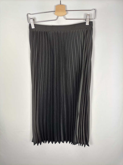 MANGO. Falda negra plidasa T.xs