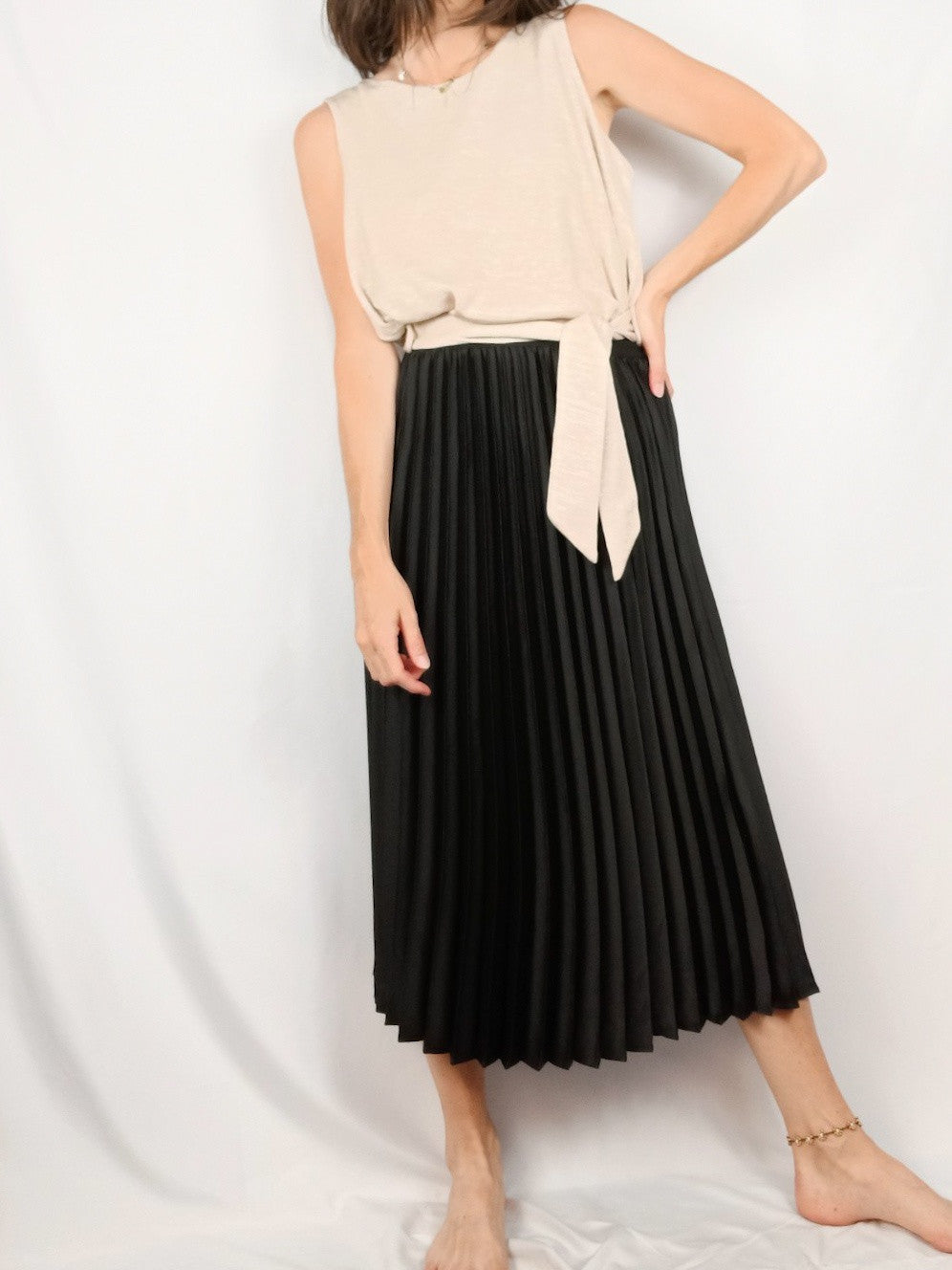 MANGO. Falda negra plidasa T.xs