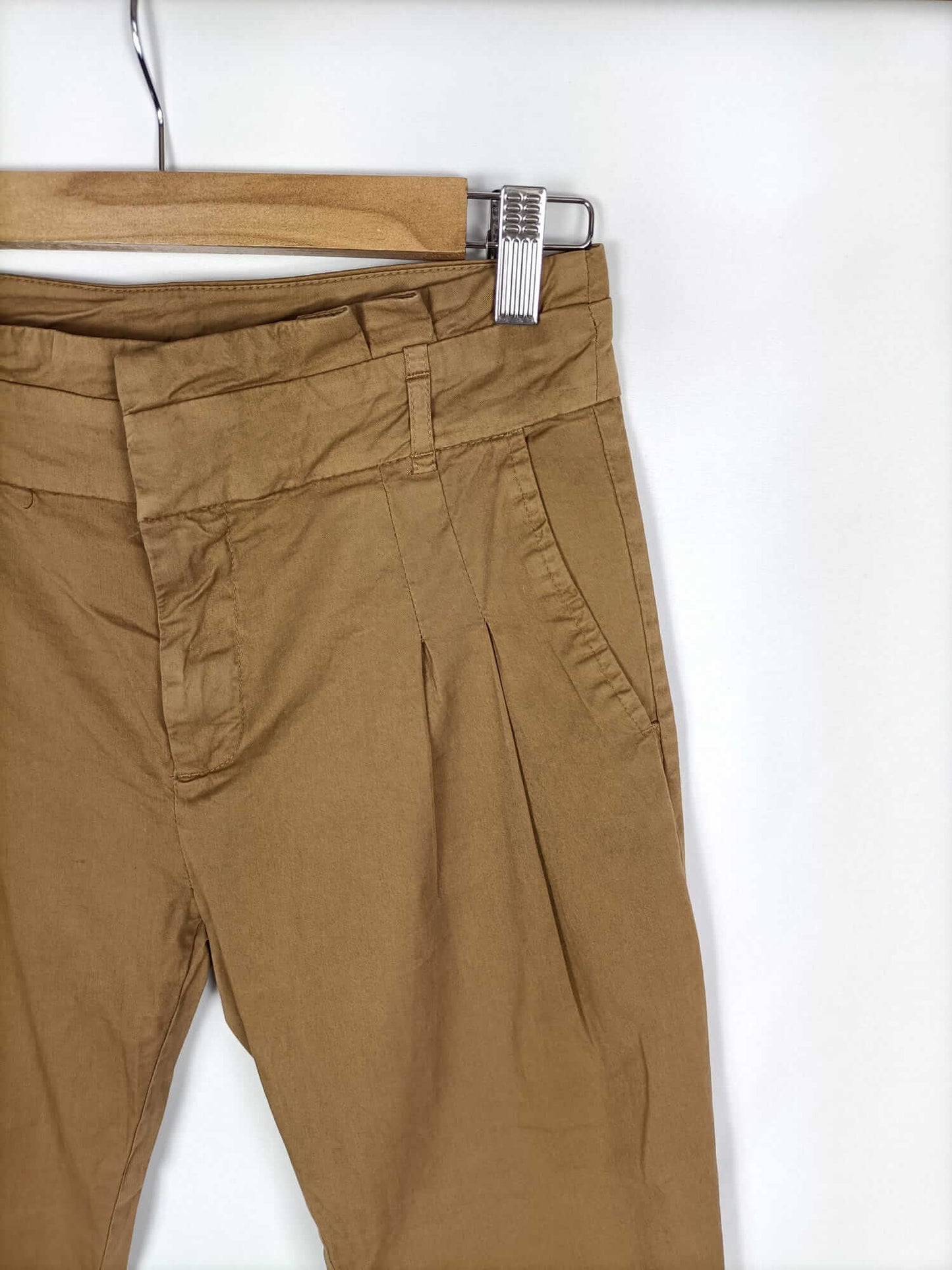 ZARA.Pantalones pinzas camel T.s