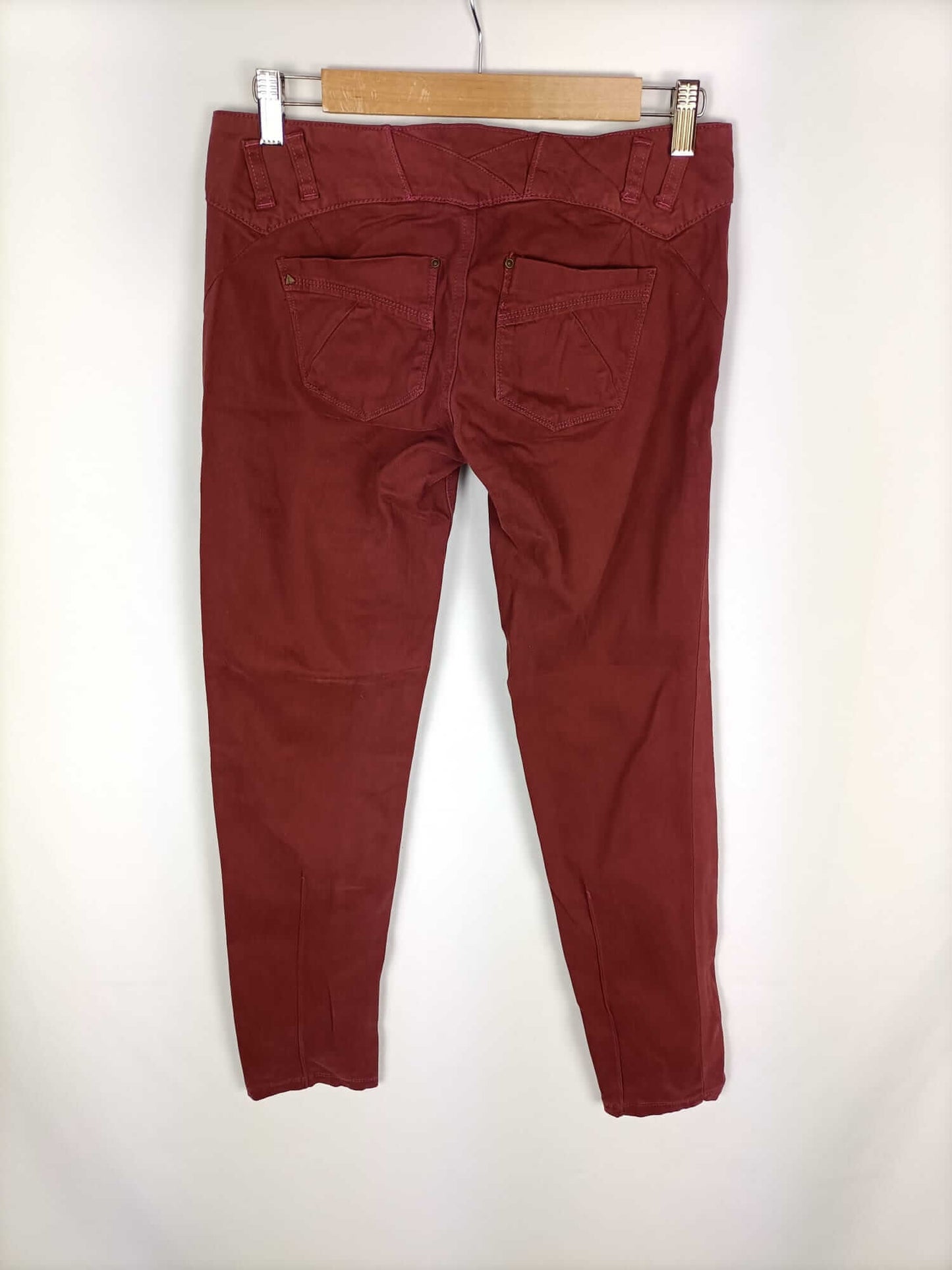 BERSHKA.Burgundy trousers with seams size 36