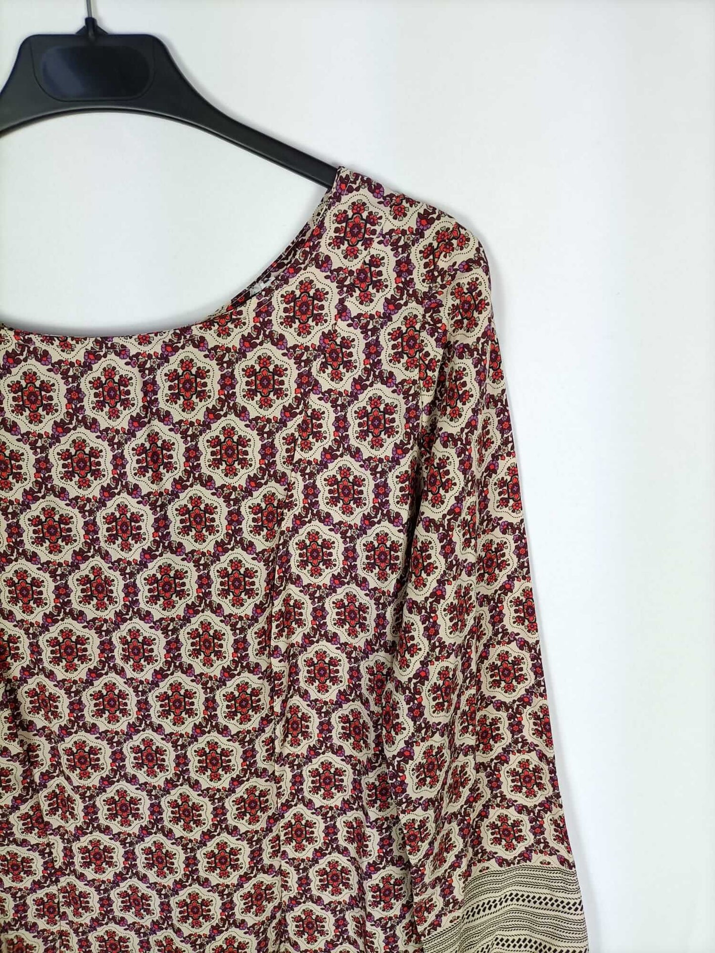 OTZI.Vestido beige flores. T.s