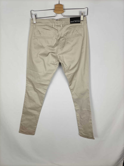 BERSHKA.Pantalones beige T.34