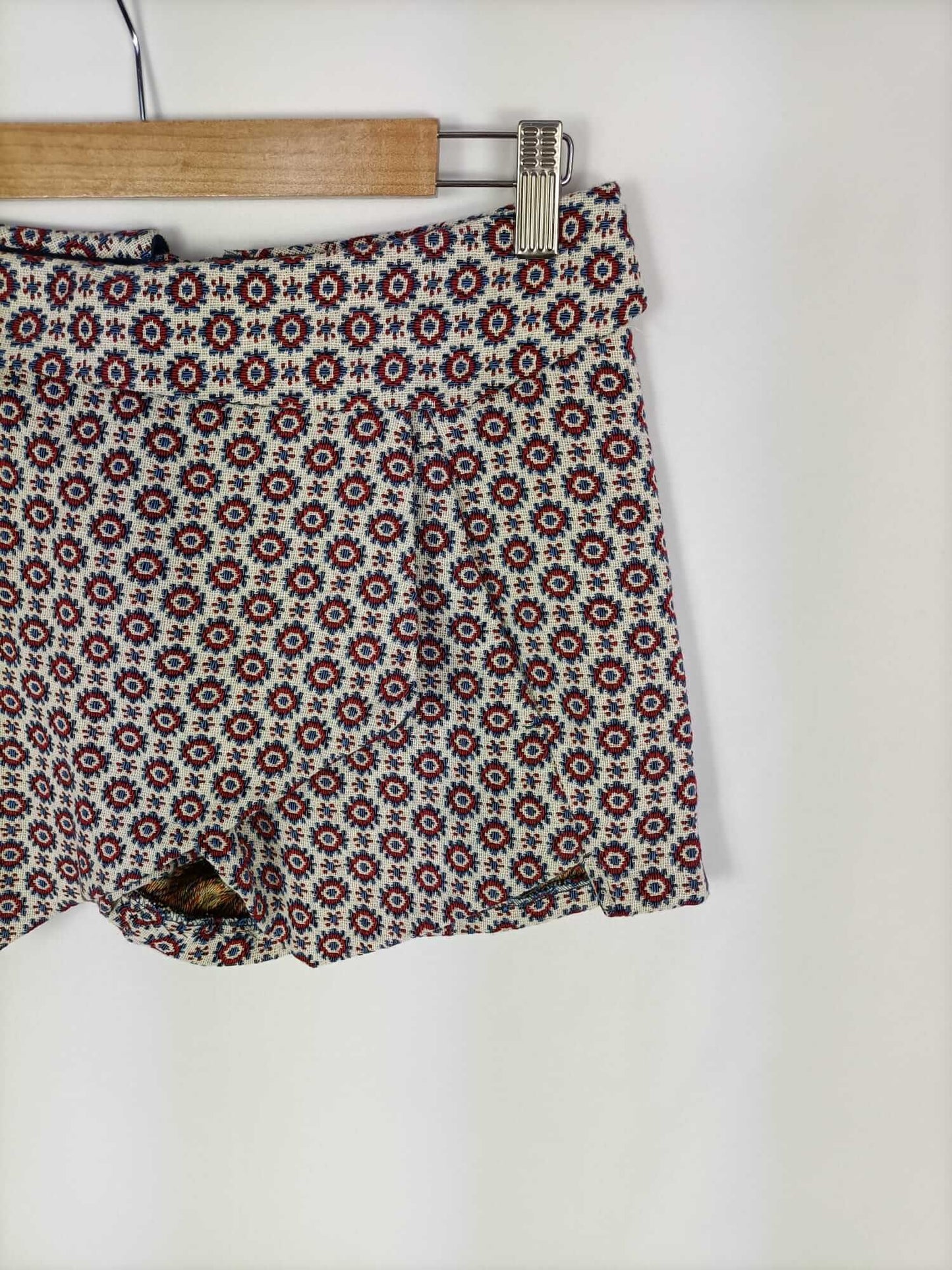 ZARA. Printed Ts trouser skirt