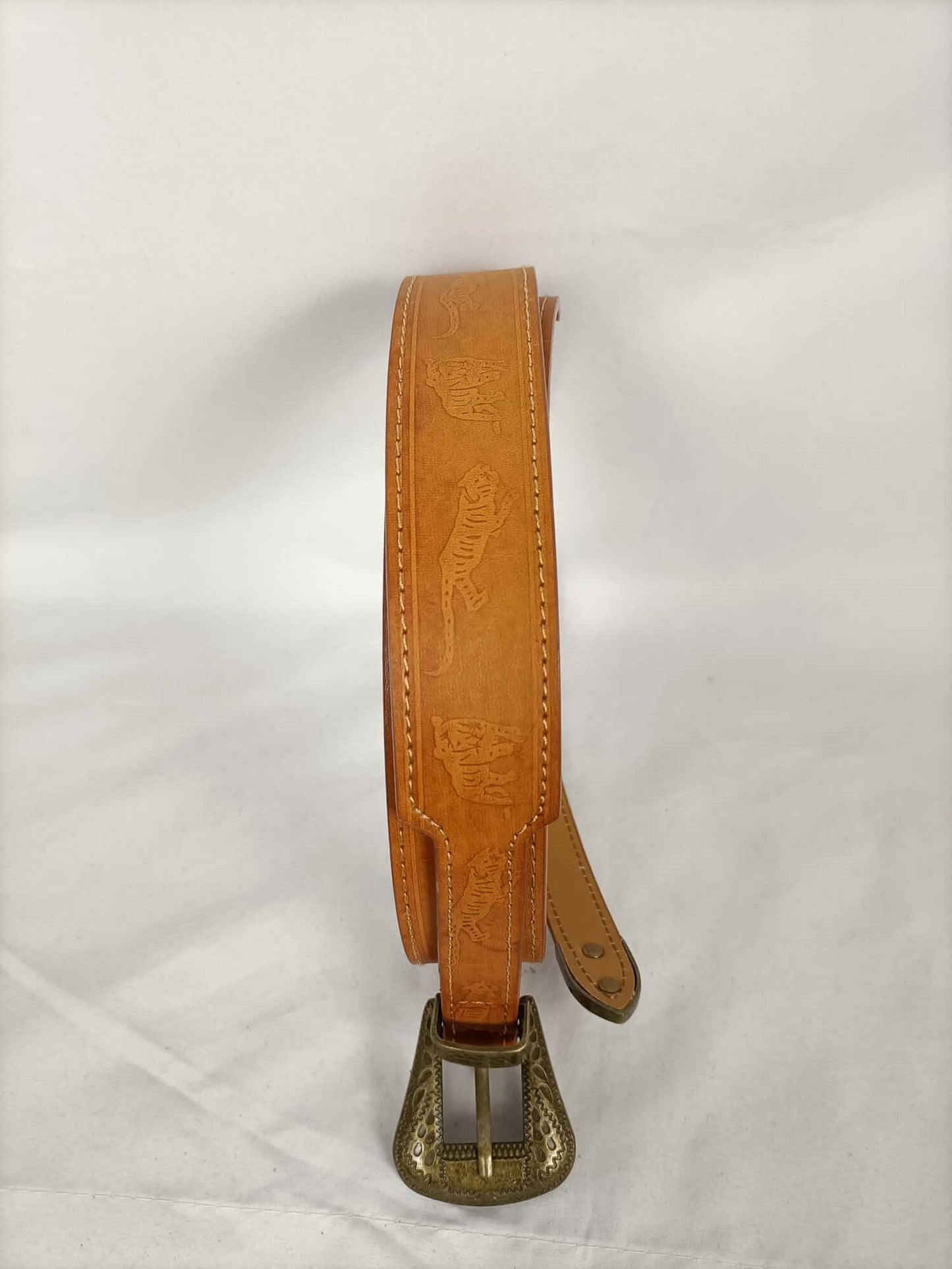 OTRAS.Cinturón cuero tigres