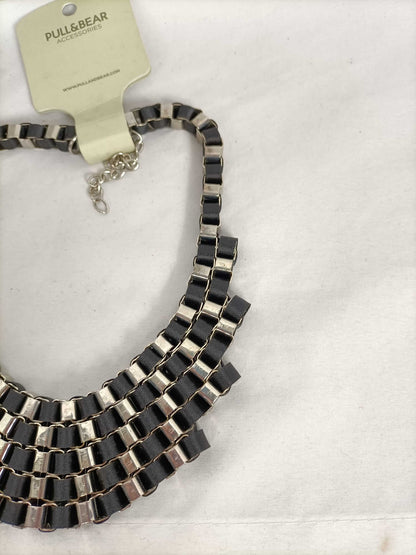 PULL&BEAR.Collar cadna