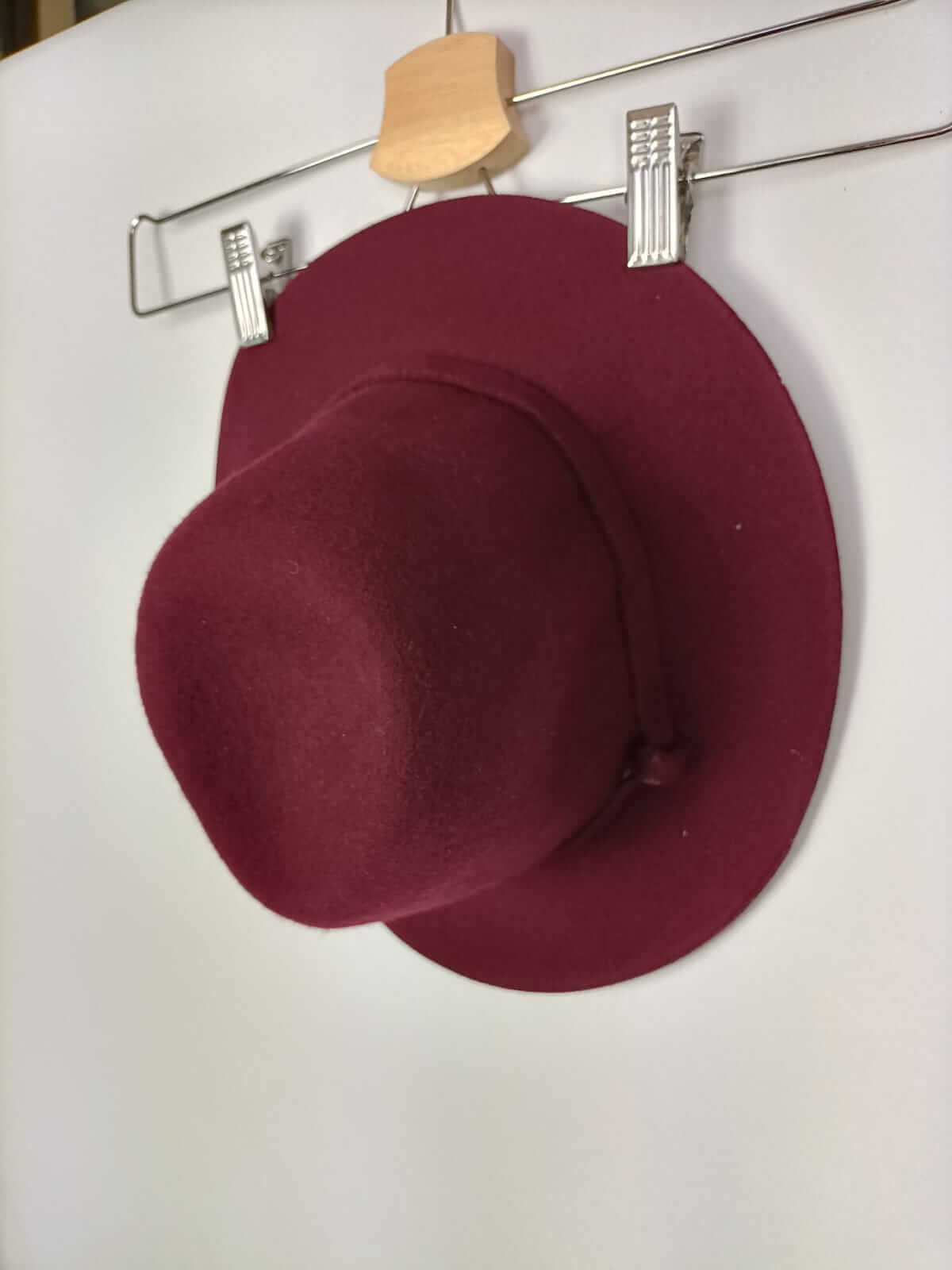 BERHSKA.Burgundy Hat Tm