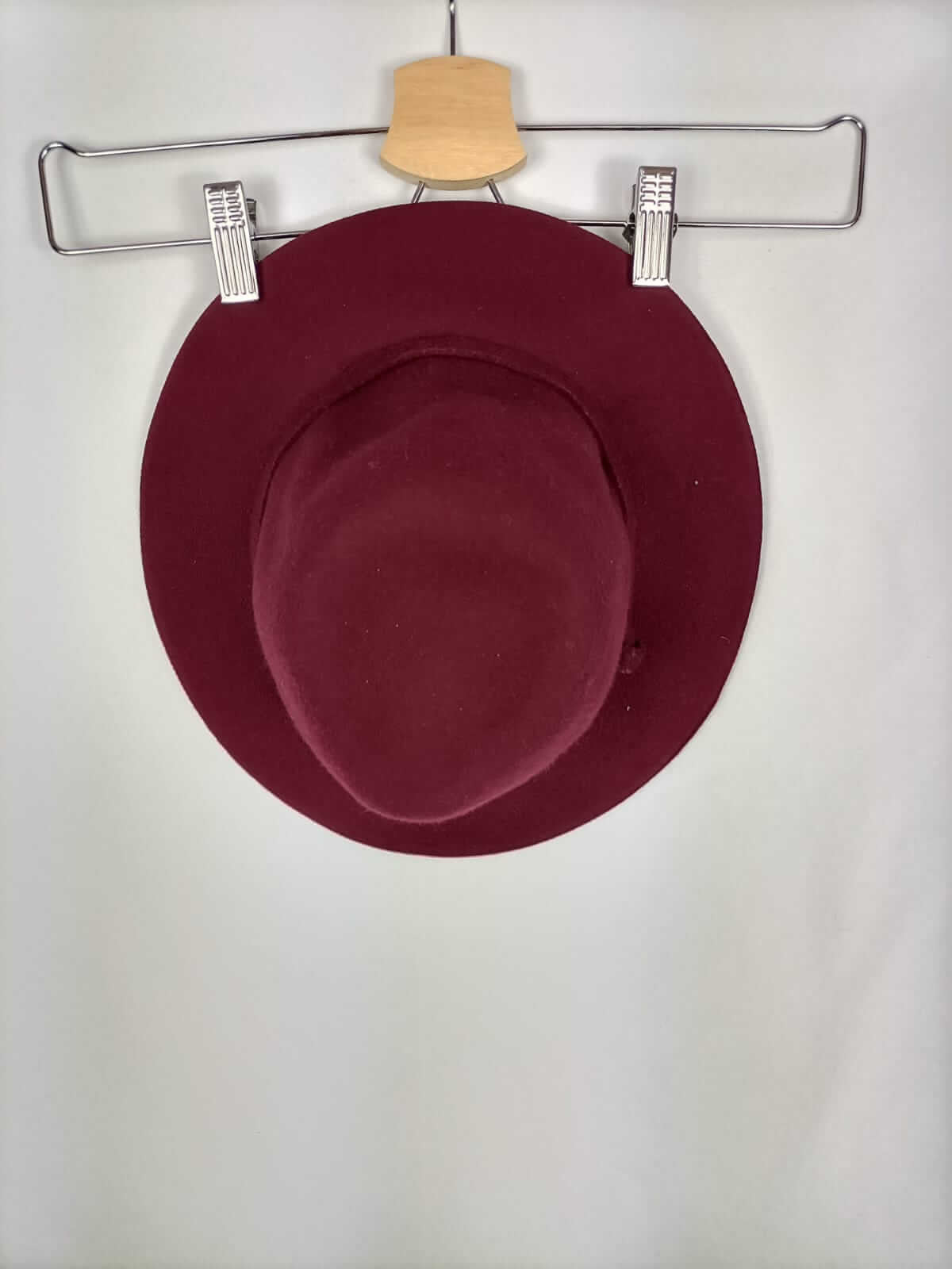 BERHSKA.Burgundy Hat Tm